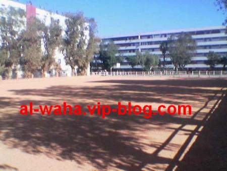 terain de foot qui est acoté de al waha plateau